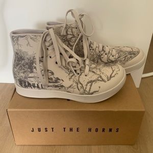 NOBULL Sand / Graphic Leather Trainer High Women’s US 6.5  Pre-owned